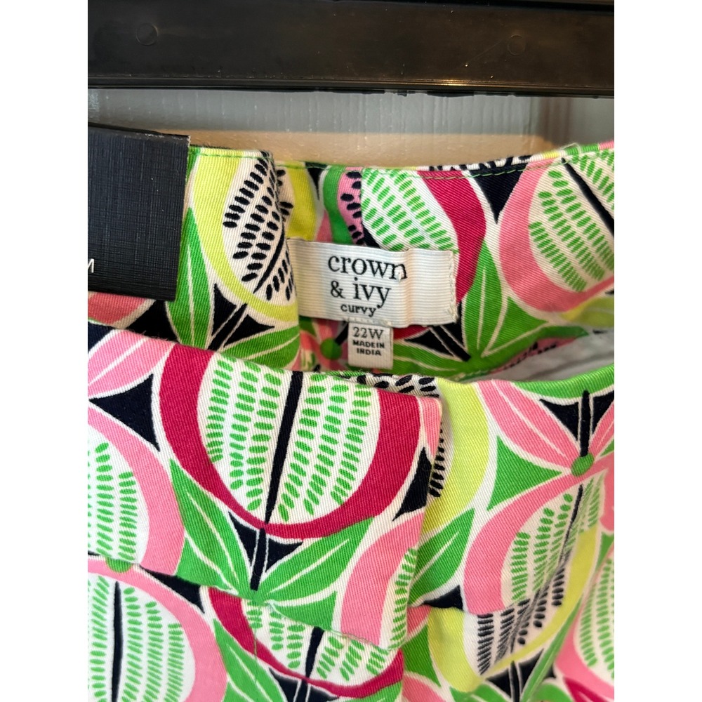 Crown & Ivy Curvy Scalloped Hem Shorts Pink Green Geometric Print Plus Size 22W - Picture 2 of 4
